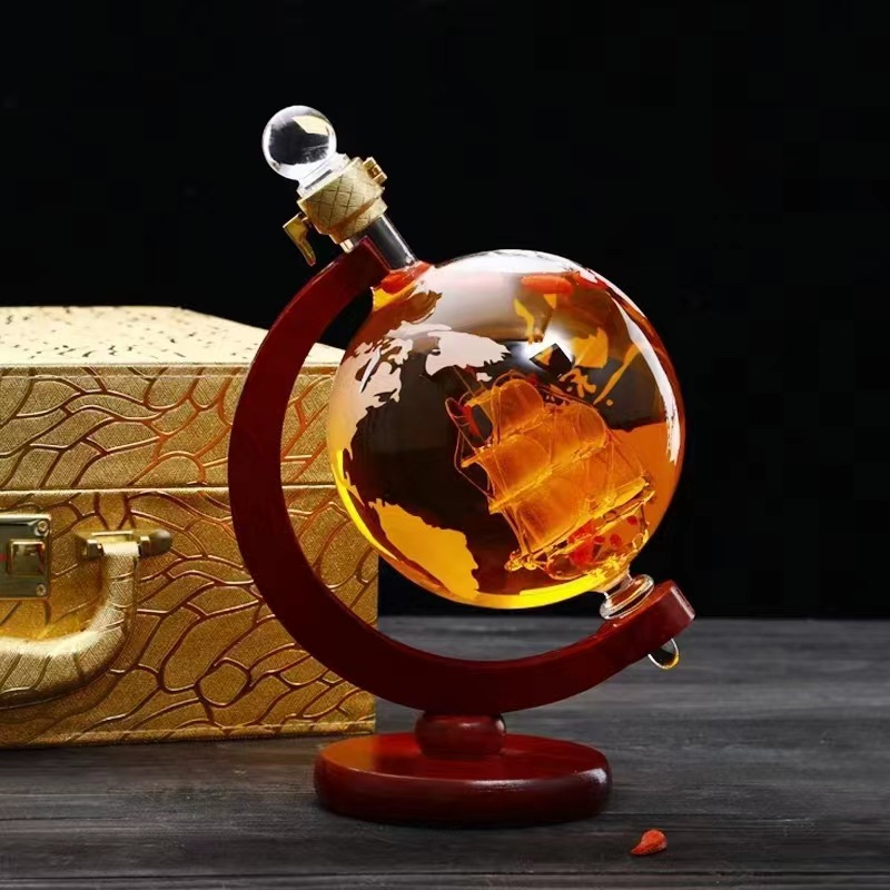 Wine Beer The Whiskey - موزع الويسكي الإبداعي على شكل خريطة